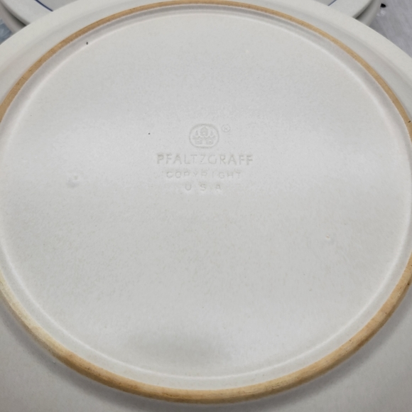 Vintage Pfaltzgraff Stoneware Yorktowne Dinner Plates - Picture 6 of 7